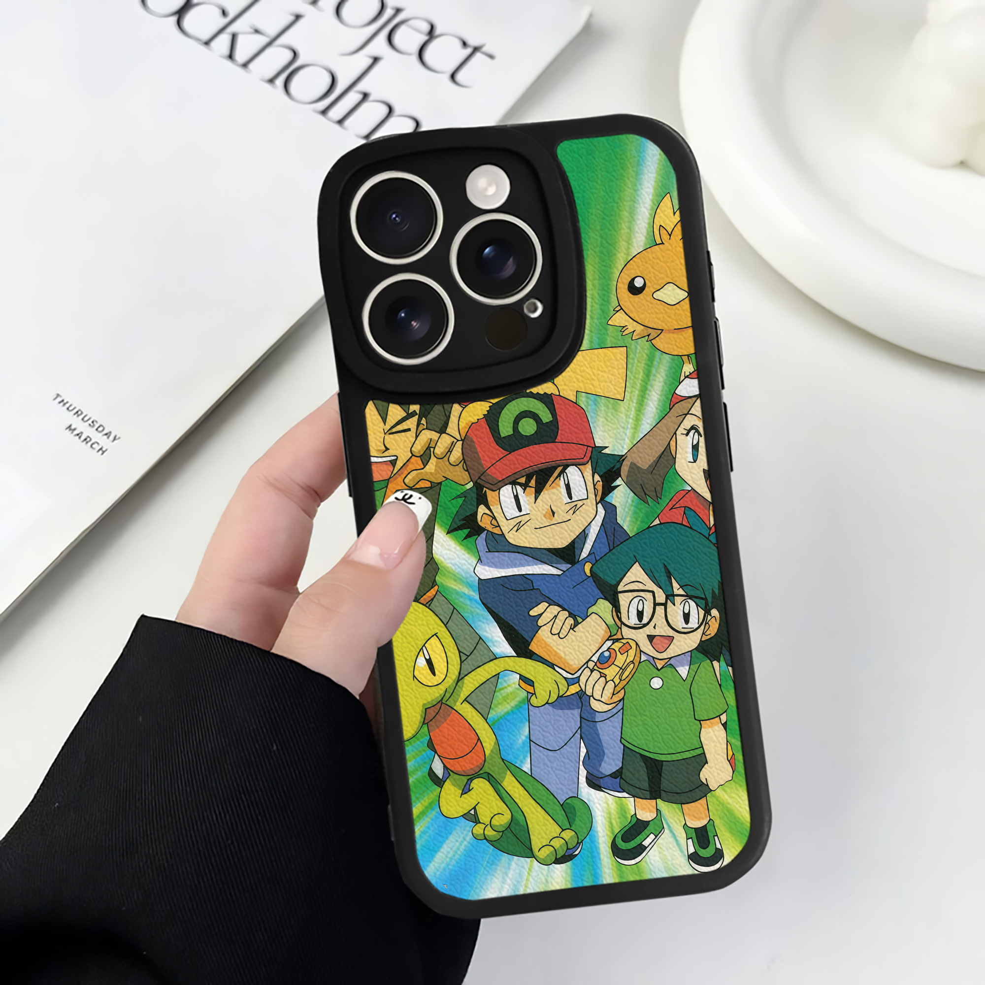 （画像用） ポケットモンスター Pokémon 【iPhone 16シリーズ対応】シリコンスマホケース（レザー調） 材質：シリコン
